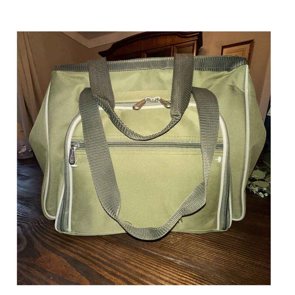 Picnic Time Green Insulated Picnic Bag Set Complete Outdoor Dining Kit